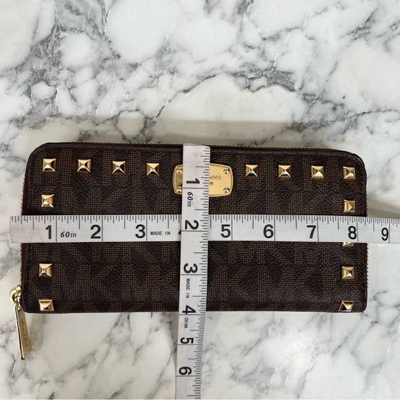 Michael Kors Brown Signature Logo Jet Set Studded Zip Around Continental Wallet - Picture 2 of 8
